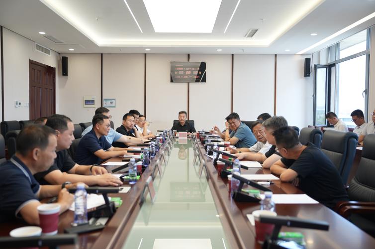 旗人民政府专题会议暨煤基纳米新材料技术推广专题会召开